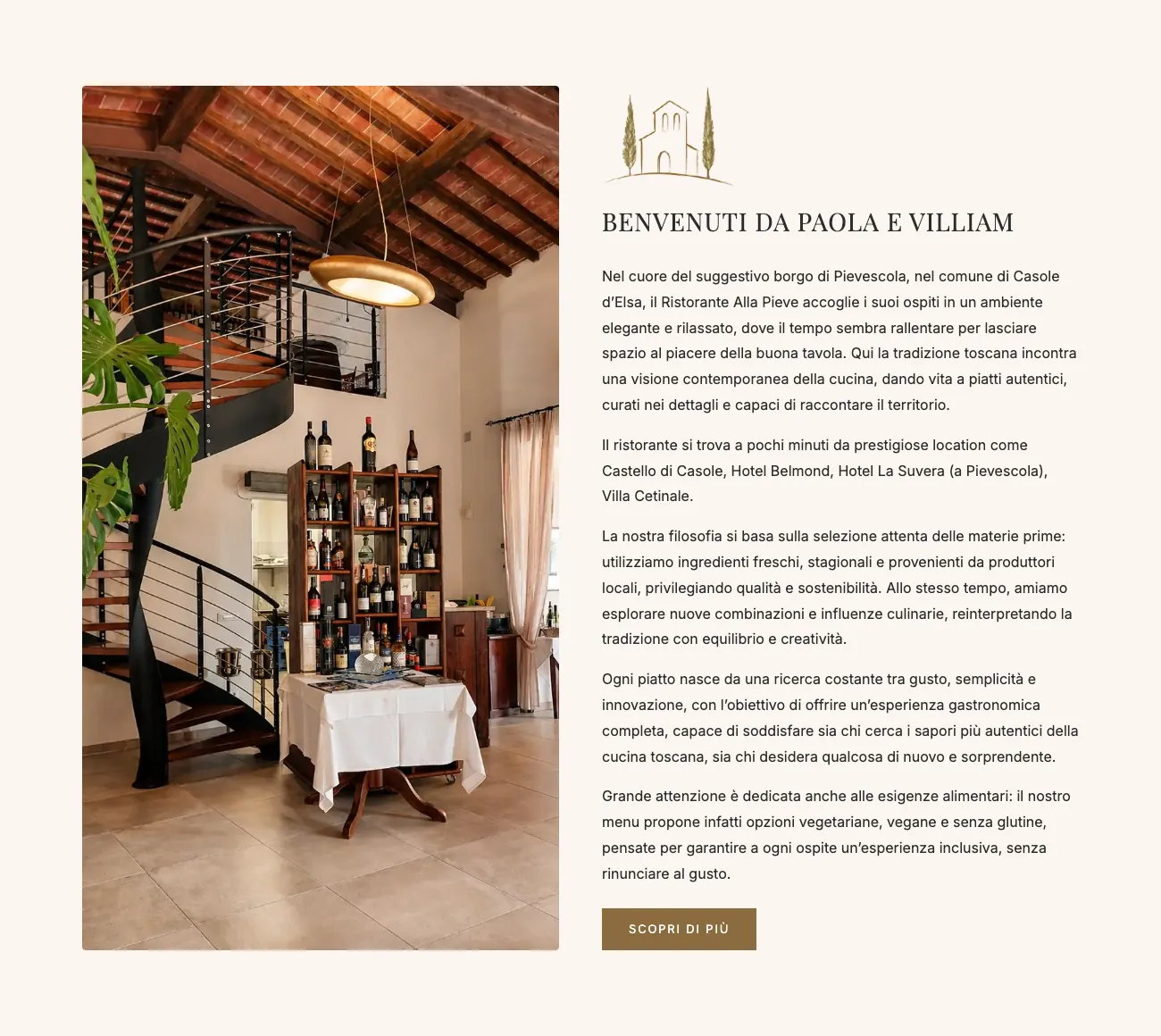 Sezione di benvenuto del sito di Alla Pieve con la sala del ristorante e la presentazione di Paola e William
